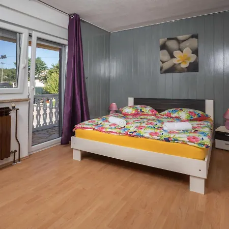 Hébergement de vacances Lola - Lbn381 By Interhome *
