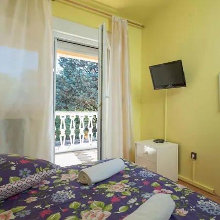Lola - Lbn381 By Interhome *