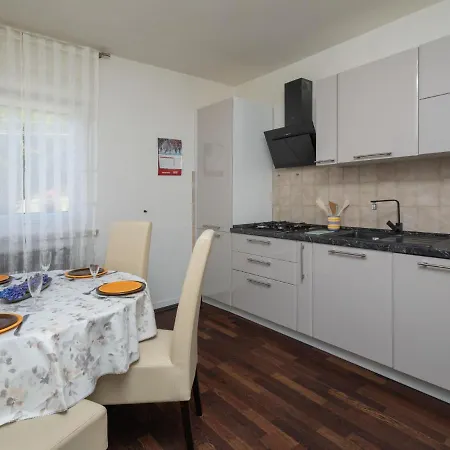 Сasa de vacaciones Lola By Interhome *
