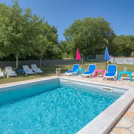 Holiday home Lola - Lbn381 By Interhome