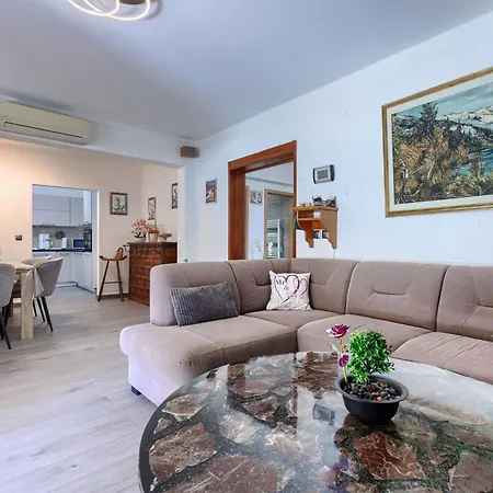 Lola By Interhome *